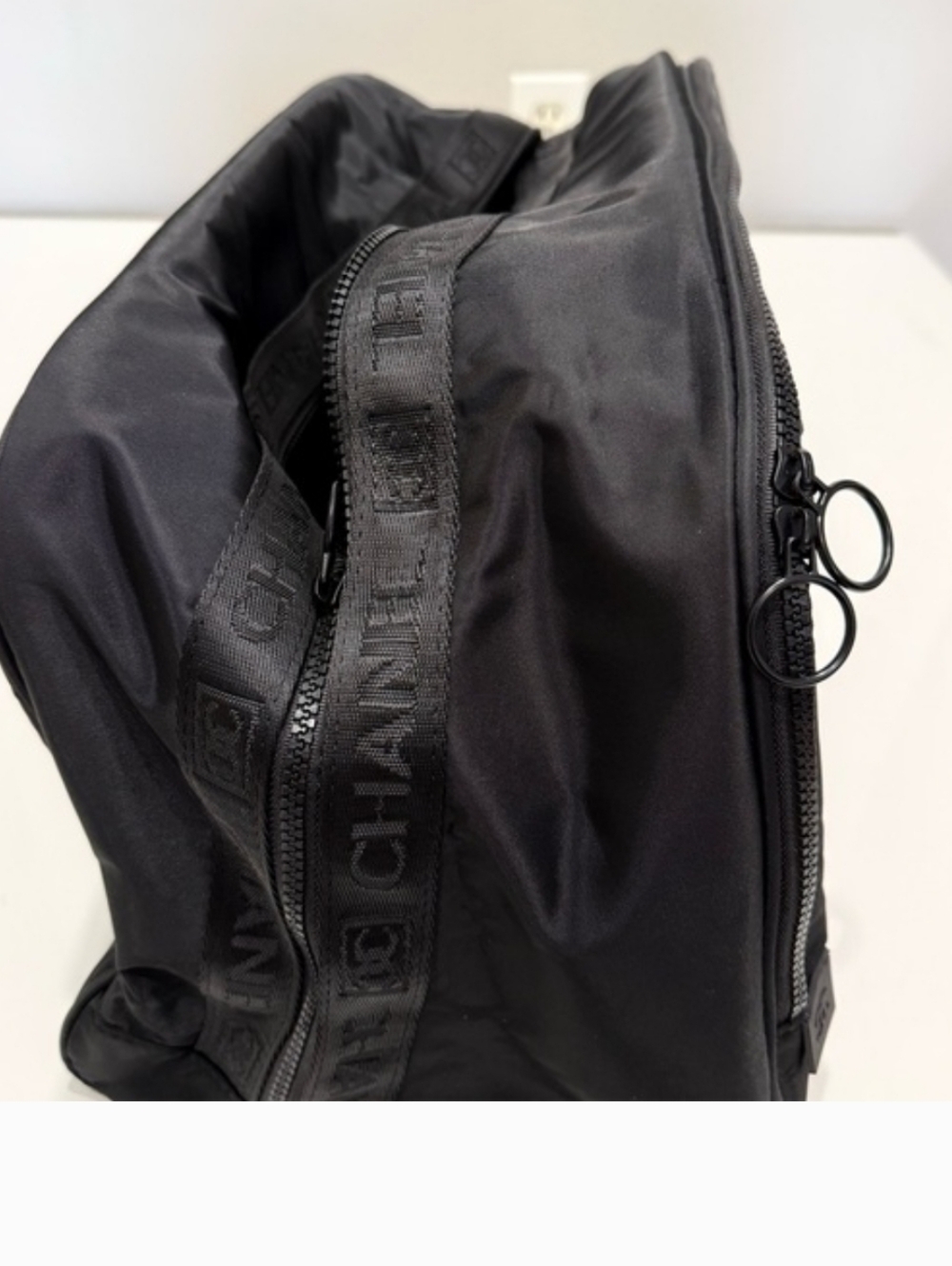 Black Nylon With White Branding Unisex Travel/Gym Bag. - Picture 5 of 12